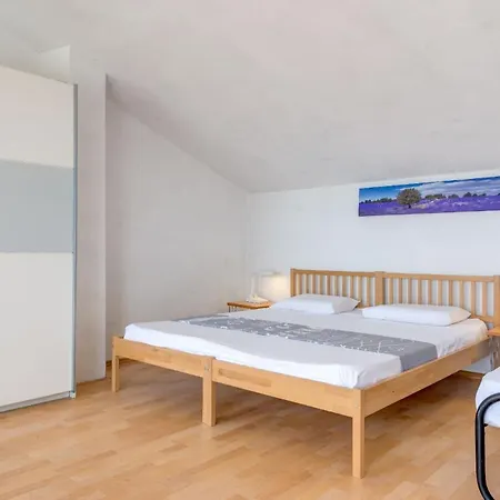 Tolles In Okrug Gornji Mit Grill, Terrasse Und Garten Und Panoramablick Trogir