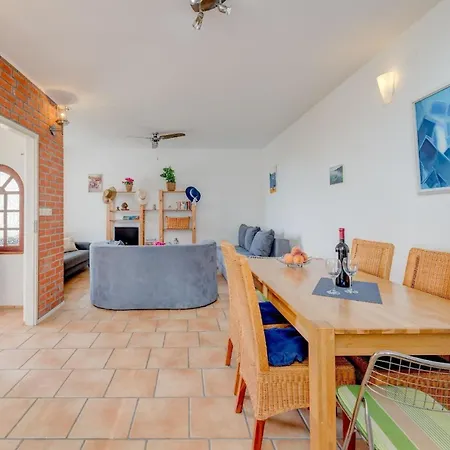Apartment Tolles In Okrug Gornji Mit Grill, Terrasse Und Garten Und Panoramablick