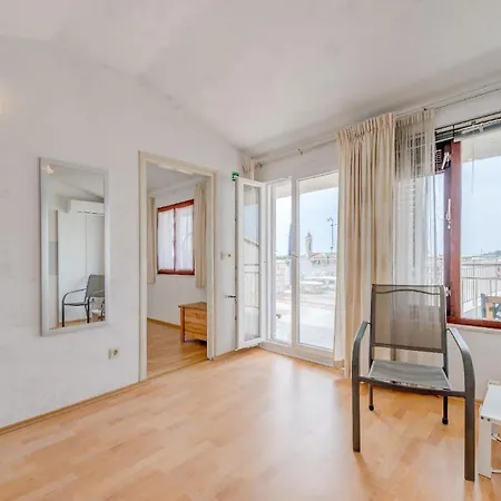 Apartment Tolles In Okrug Gornji Mit Grill, Terrasse Und Garten Und Panoramablick Trogir