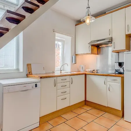 Apartment Tolles In Okrug Gornji Mit Grill, Terrasse Und Garten Und Panoramablick